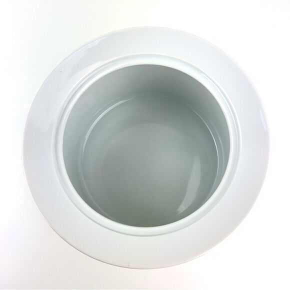 DANSK Porcelain 3 qt. ROUND COVERED CASSEROLE Bisserup White - Picture 4 of 8